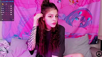 Kleine Titten Babe wird auf Chaturbate gefickt