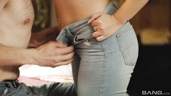 Блондинка-милиф Веном Эвил трахнута большим членом