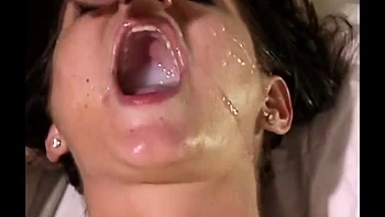 MILF japonesa chupando e lambendo a buceta amadora