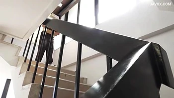 Asiatische Frauen im Orgasmus-Feuerwerk