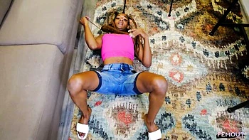 Tgirl trans gostosa se masturbando sozinha