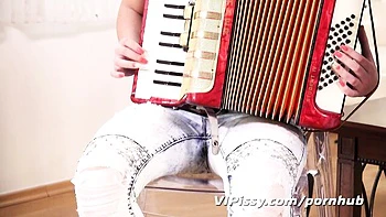 Denis Reed pisse sur chatte pour VIPissy