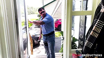 Threesome quente de Autumn em Quebec termina com gozada anal