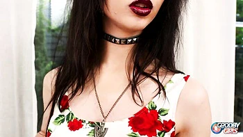 Pequeña trans folla culo con gran polla