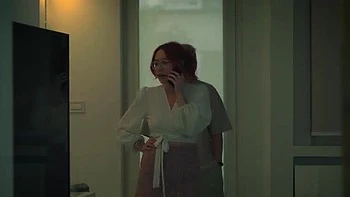 Stiefmutter fickt Stiefsohn im Hotel mit russischem Creampie