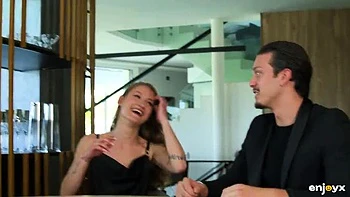 Loira magra Tiffany Tatum leva creampie anal monstruoso