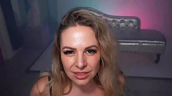 Chloe Angel mûre se fait baiser fort par un jeune gars