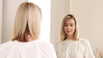 Polly White rubia follada duro en masaje sucio