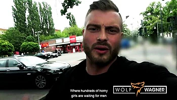 Dreckige Priscilla lutscht Schwanz bei öffentlichem POV-Blowjob