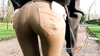 Adolescente brune baisée dur en anal à la fac