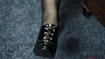 Liv y Mickey lamen y follan pies fetiche