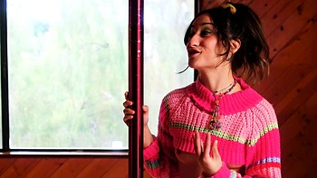 Alex Coal se la chupa Isabella cachonda