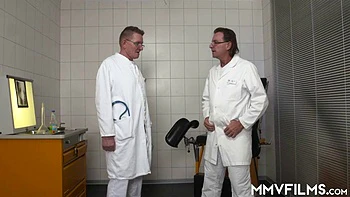 Ebony Babe fickt mit Doppel-Penetration, Blasen, Doggy und Missionarsstellung