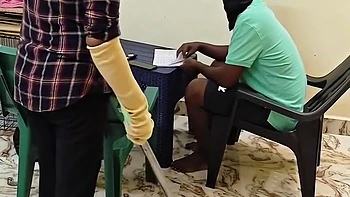 Две подруги десси трахаются во время фотосессии в Инсте