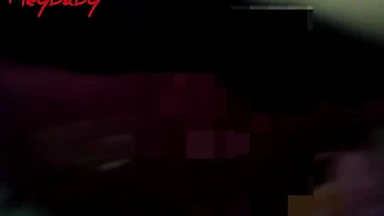 Nouveau couple poilu baise la chatte au doigt