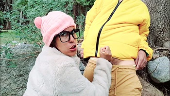 Сиськастая мамка с огромной жопой сосёт извращенцу член и трахает её в сочную киску