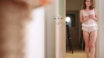 Bella Greys kleine Titten beim Hardcore Cowgirl und Blowjob