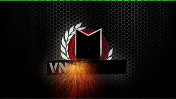 Поддельная Джулия Энн мастурбирует и кончает на жопу