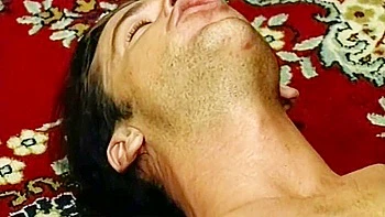 MILF loira magra alemã adora levar gozada