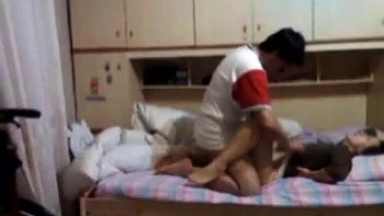 Asiatique en levrette et chevauchée sauvage