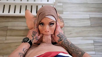 Ревнивая мачеха застукала меня с её подругой, я трахнул и её