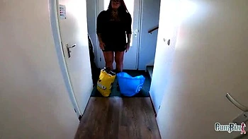 Belle-mère infidèle baise BBC et avale le sperme - Ashley