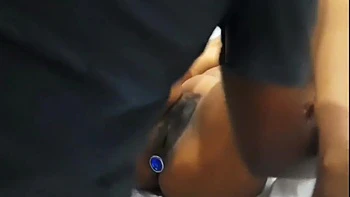 Amant indien baise le gros cul serré de sa copine