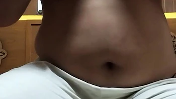 Мои мягкие молочные сиськи надавливают