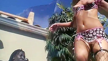 Blonde Hillary Scott bekommt interracial Anal-Creampies