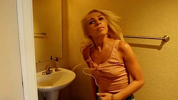 Stiefschwestern Carmen & Gia ficken bis zum Creampie