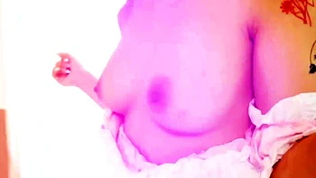 Азиатка трахается в POV порно