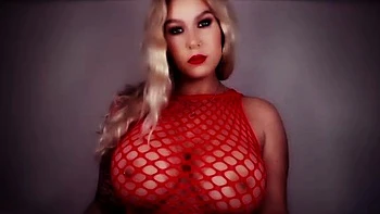 Milf rubia se masturba en ruleta rusa