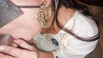 WildDesipair folla duro a su amiga en perrito con mamada profunda y corrida