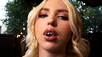 Бритт Блэр ебут в ее милую стрип-зону