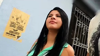 Любительница латинка трахается сзади POV