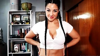 Сеара Линч с огромными сиськами и издевательством с подтягиванием трусов