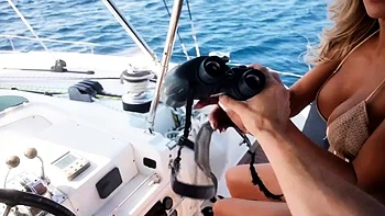 Alexis Crystal wird hart anal draußen gefickt