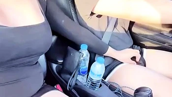 Yoshi Nichada recibe mamada y follada hardcore en el bosque