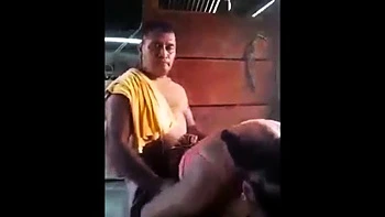 Cul amateur ebony baisé dur en levrette