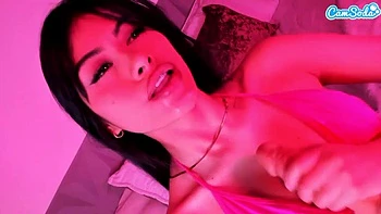 Latina chupando fundo com brinquedos sexuais