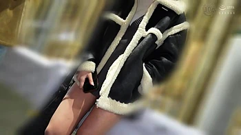 Süßes asiatisches Mädchen küsst mit Zunge, Bauchnabelpiercing