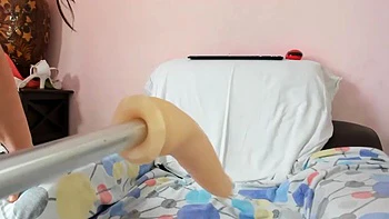 Огромная масляная жопа трахнута в позах наездницы и собачки