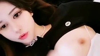 Milf asiática fodida duro com bunda grande