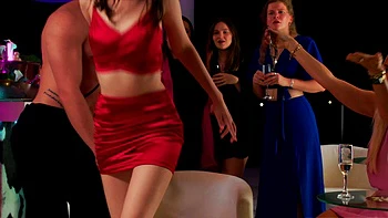 Nicole e Margo fodidas de quatro no grupo