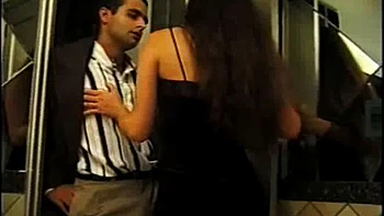 Taty Vieira geme gozando na buceta