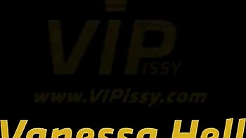 Vanessa Hell no fetiche extremo de fodendo com xixi