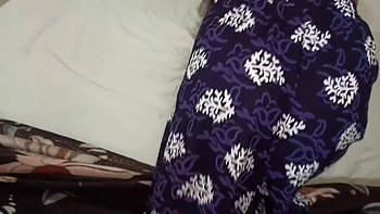 Sali faz punheta no pau grande com áudio em hindi