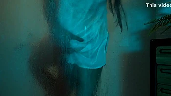 Adolescente asiática morena fodida no chuveiro