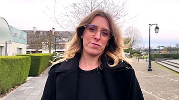 Aurrora 23, bustige Milf in Dessous