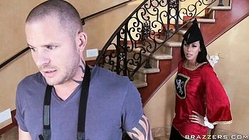 Brunette silicone Rachel Starr fodida com pau enorme